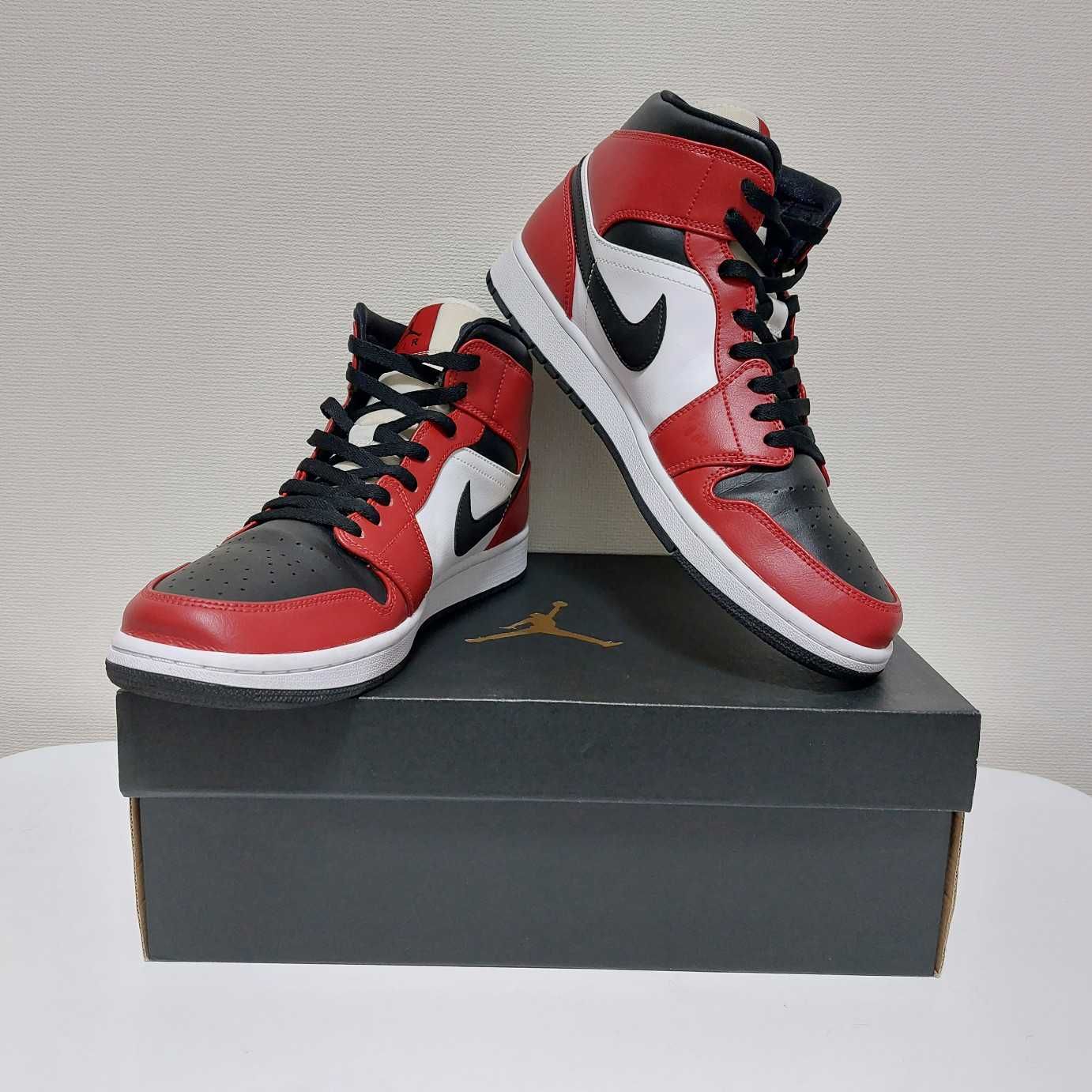 Nike Air Jordan 1 Mid "Chicago Black Toe"