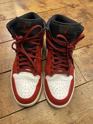 NIKE AIR JORDAN 1 MID CHICAGO