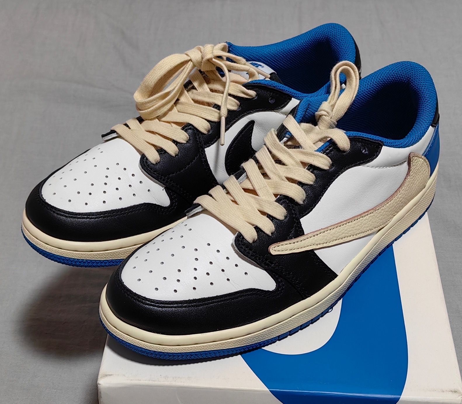 Travis Scott × fragment design × Nike Air Jordan 1 Low OG SP "Military Blue"