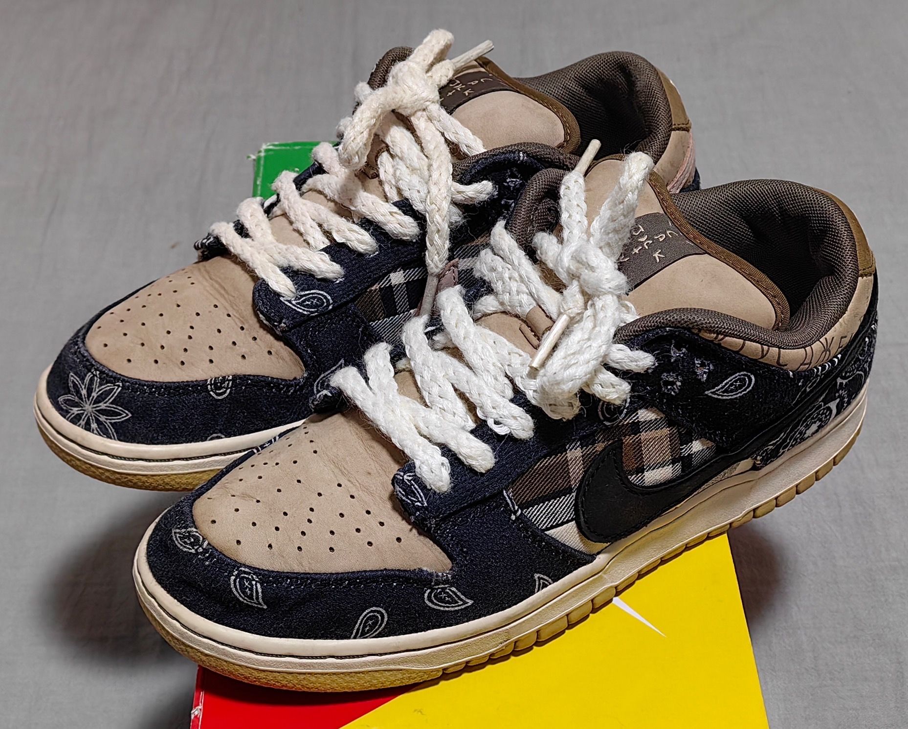 Travis Scott × Nike SB Dunk Low "Black/Parachute Beige"