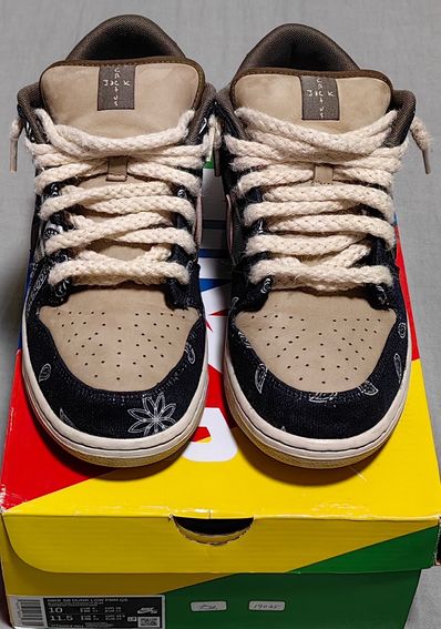 Travis Scott × Nike SB Dunk Low "Black/Parachute Beige"