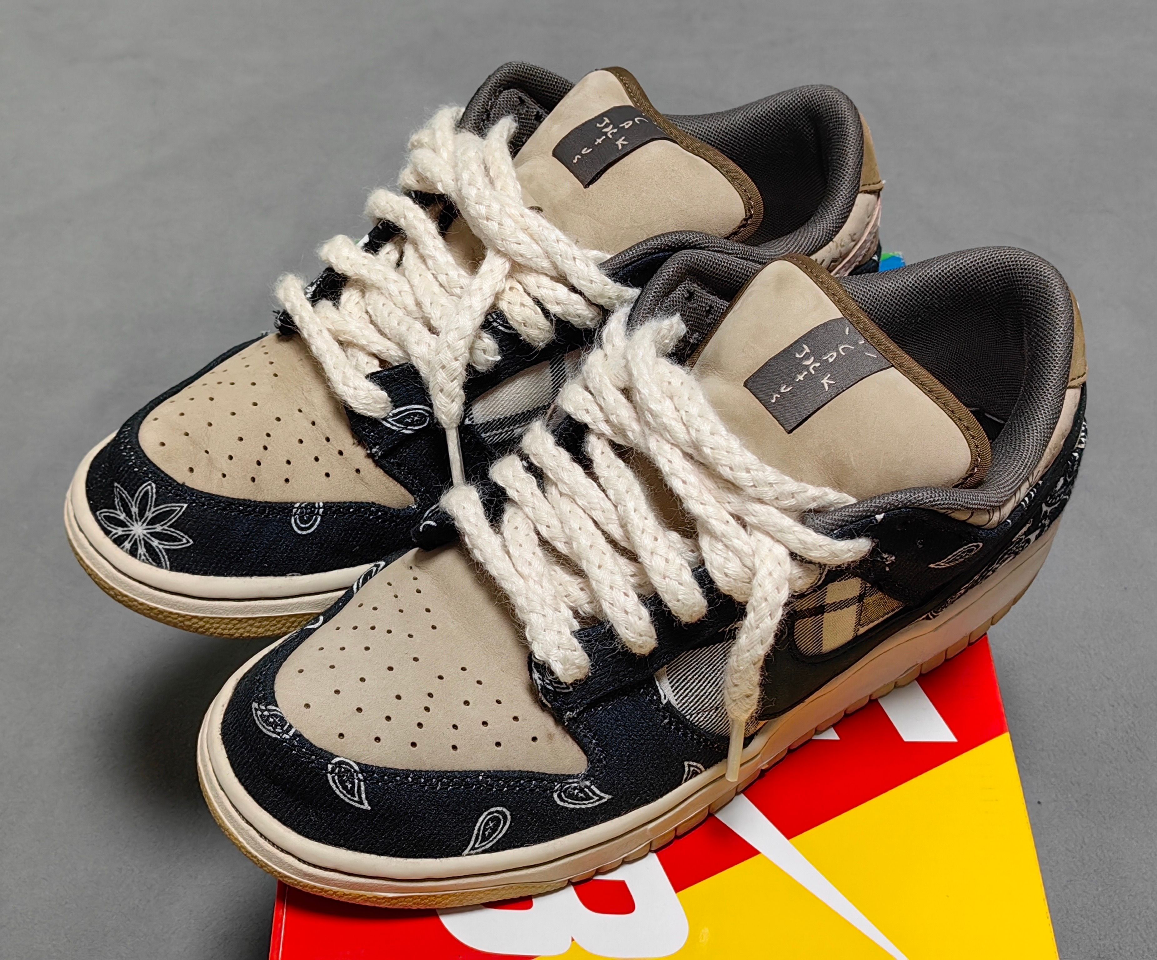Travis Scott × Nike SB Dunk Low "Black/Parachute Beige"
