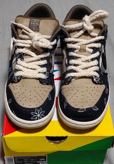 Travis Scott × Nike SB Dunk Low "Black/Parachute Beige"