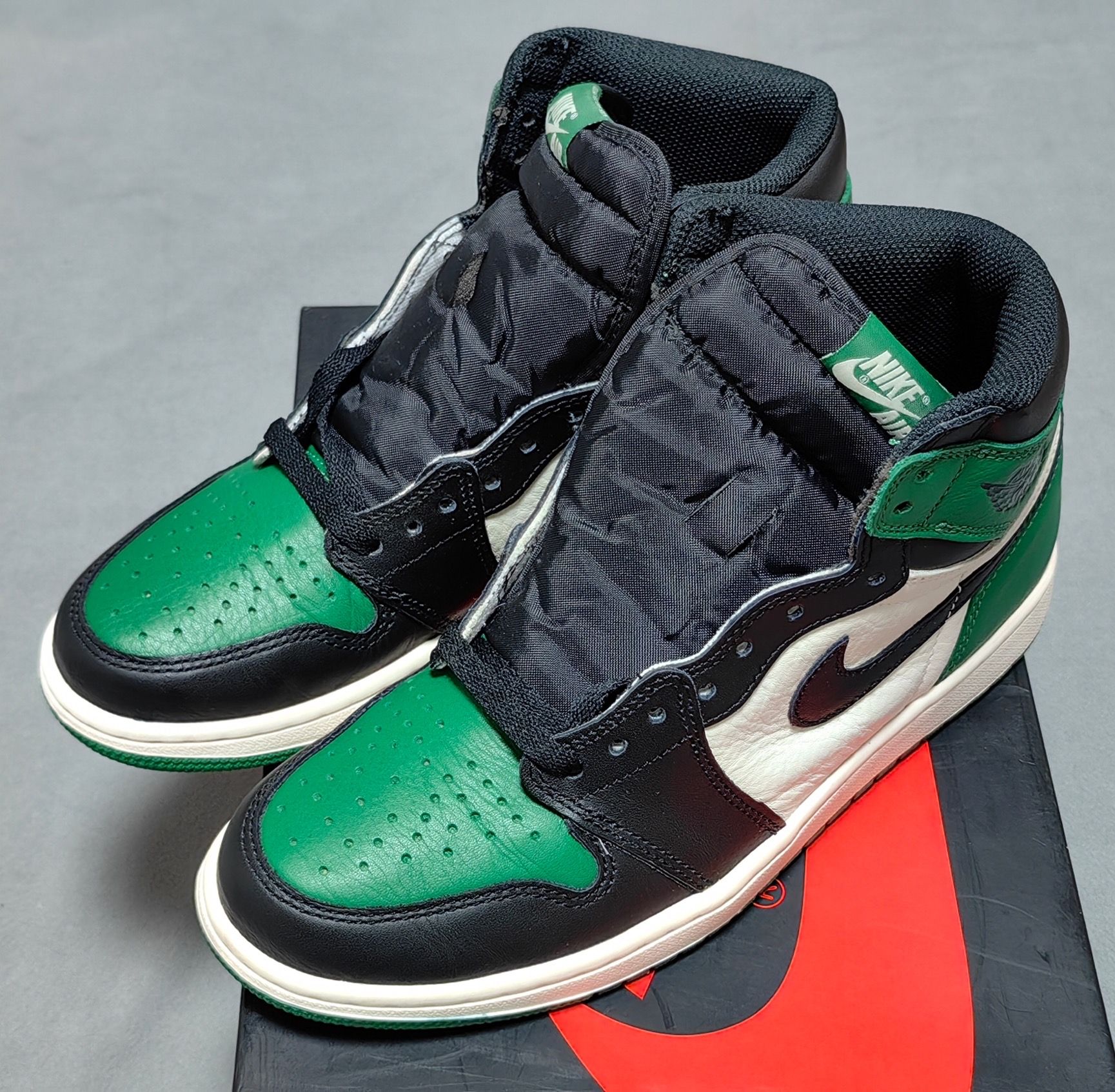 Nike Air Jordan 1 Retro High OG "Pine Green"(2018)