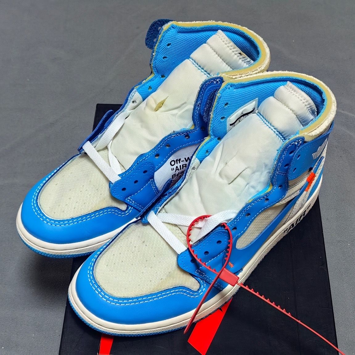 Off-White × Nike Air Jordan 1 High UNC "White/Dark Powder Blue"
