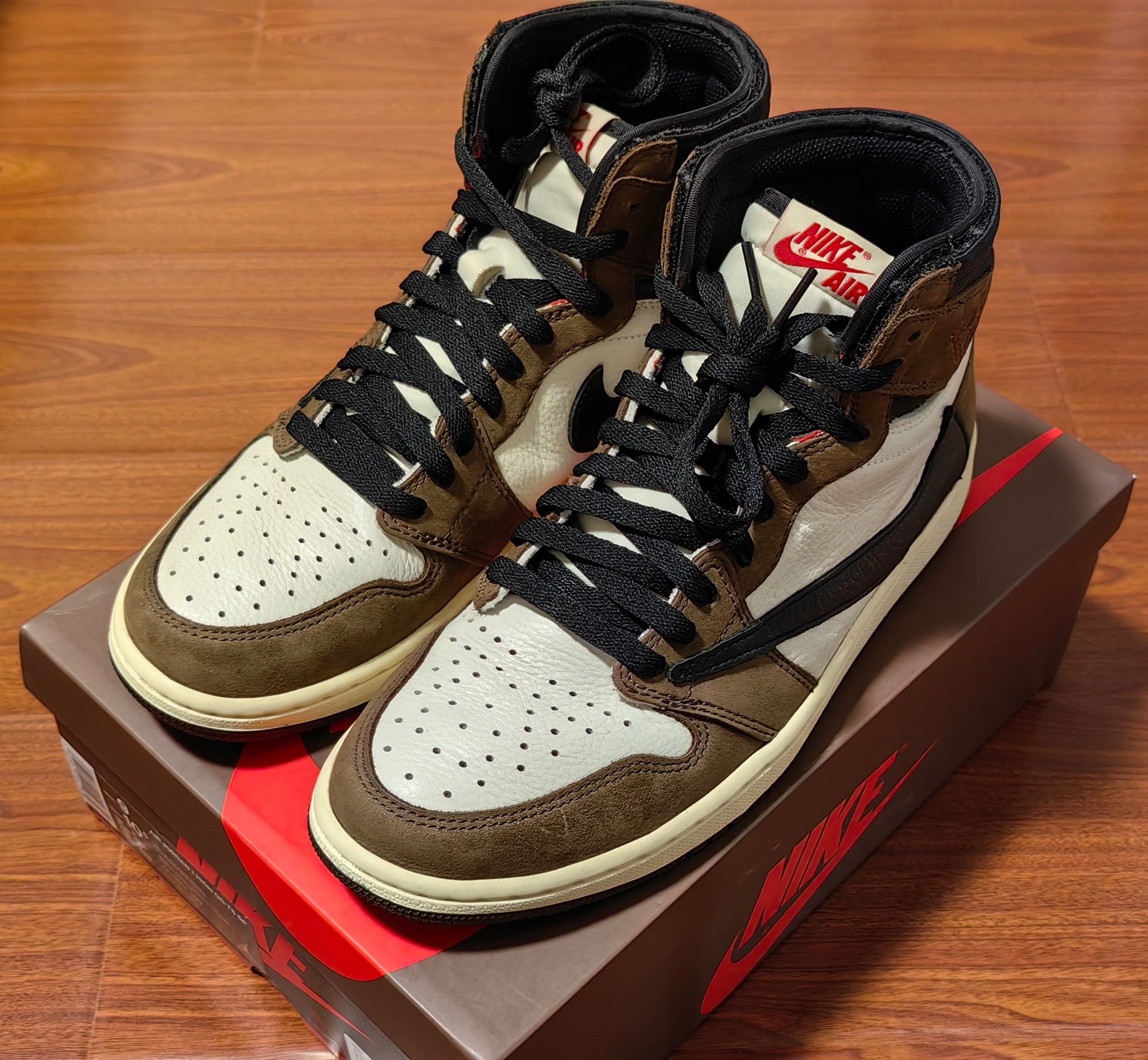 Travis Scott × Nike Air Jordan 1 Retro High OG TS SP "Sail/Dark Mocha"