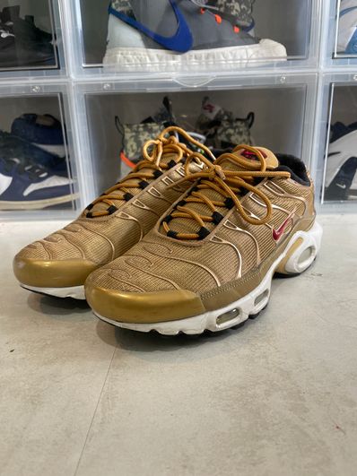 NIKE AIR MAX PLUS "METALLIC GOLD"