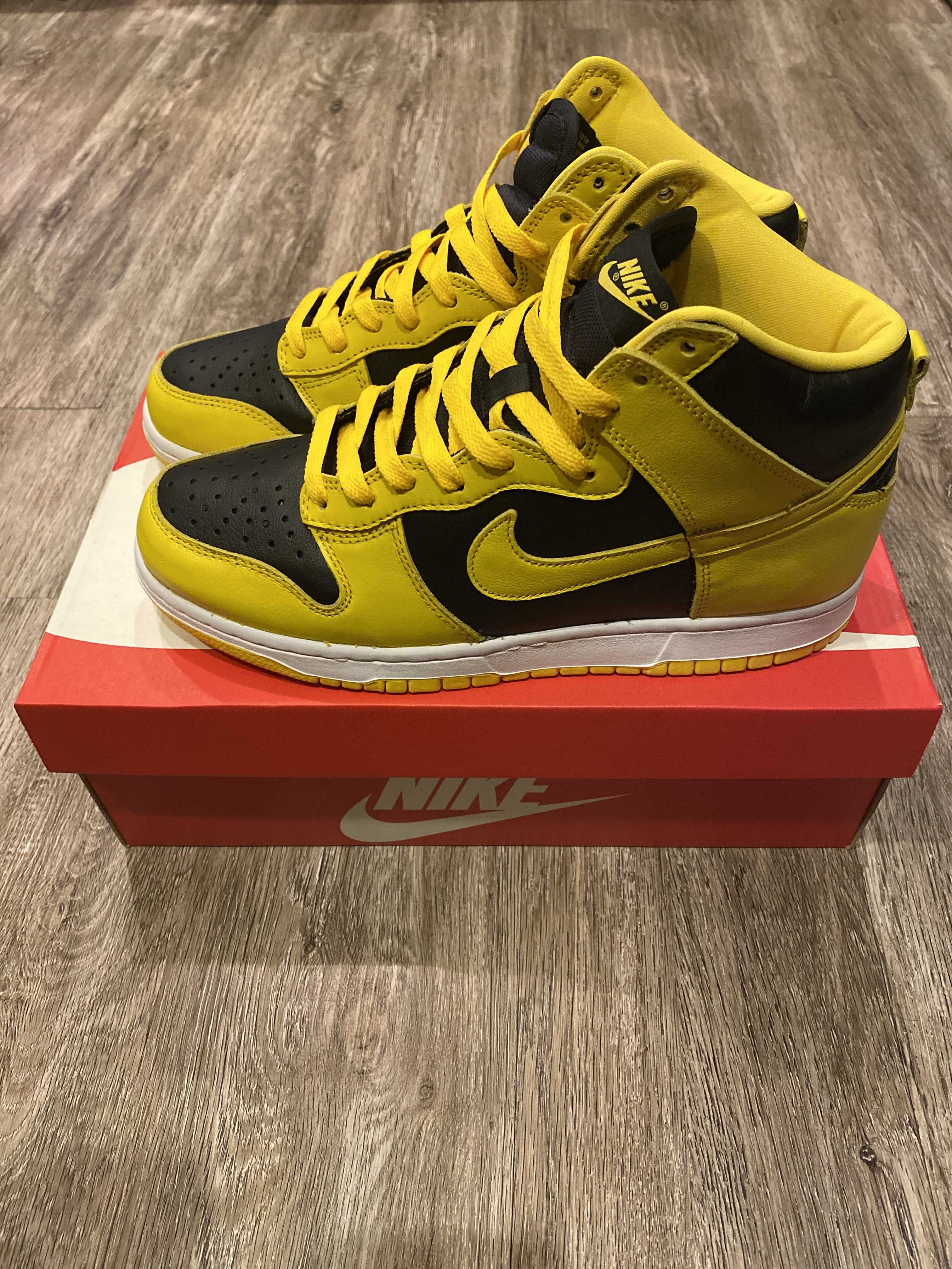 Nike Dunk High "Black/Varsity Maize"