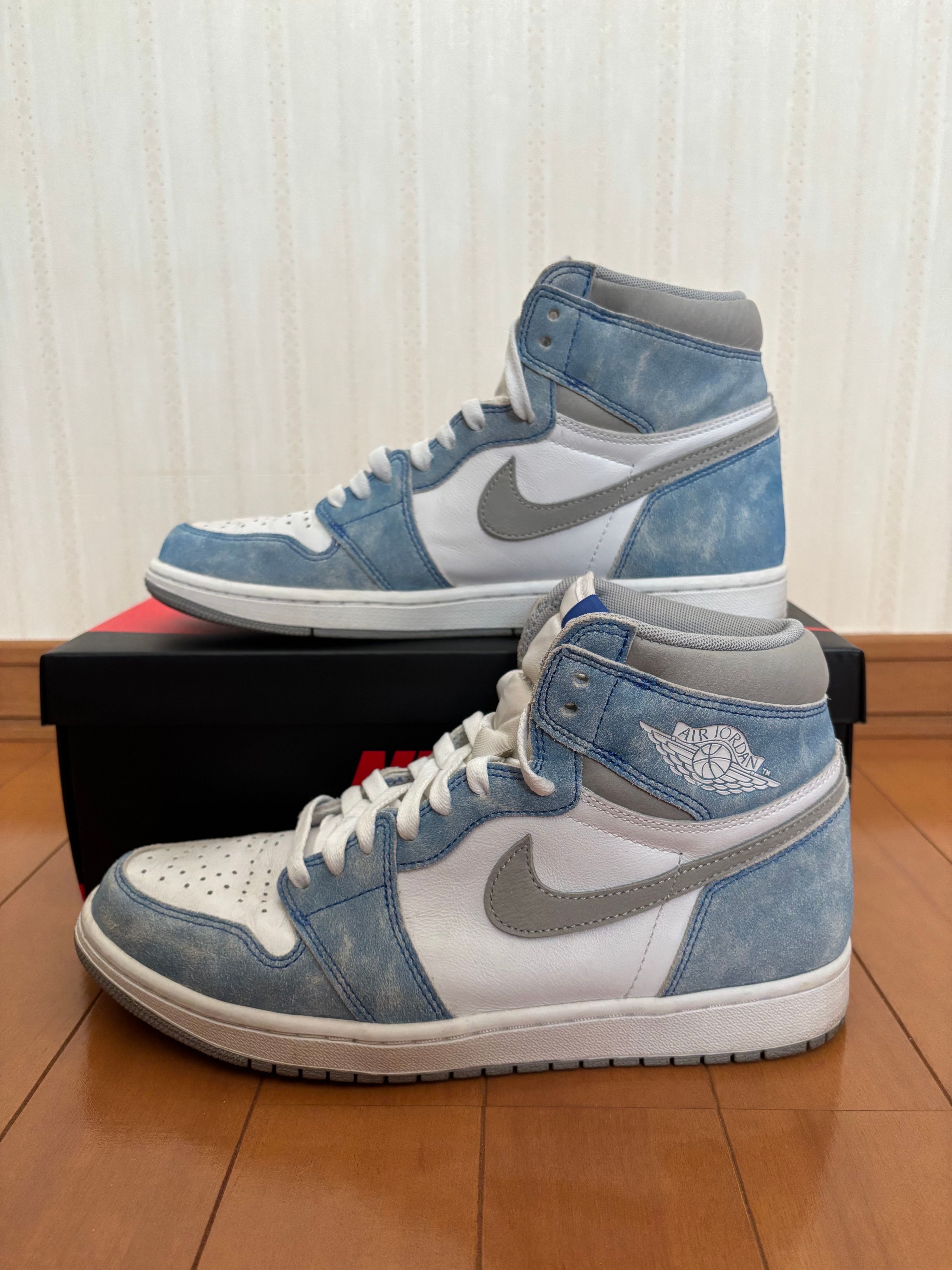 Nike Air Jordan 1 High OG "Hyper Royal"