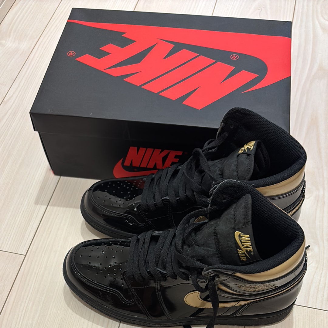 Nike Air Jordan 1 High OG "Black-Metalic Gold"