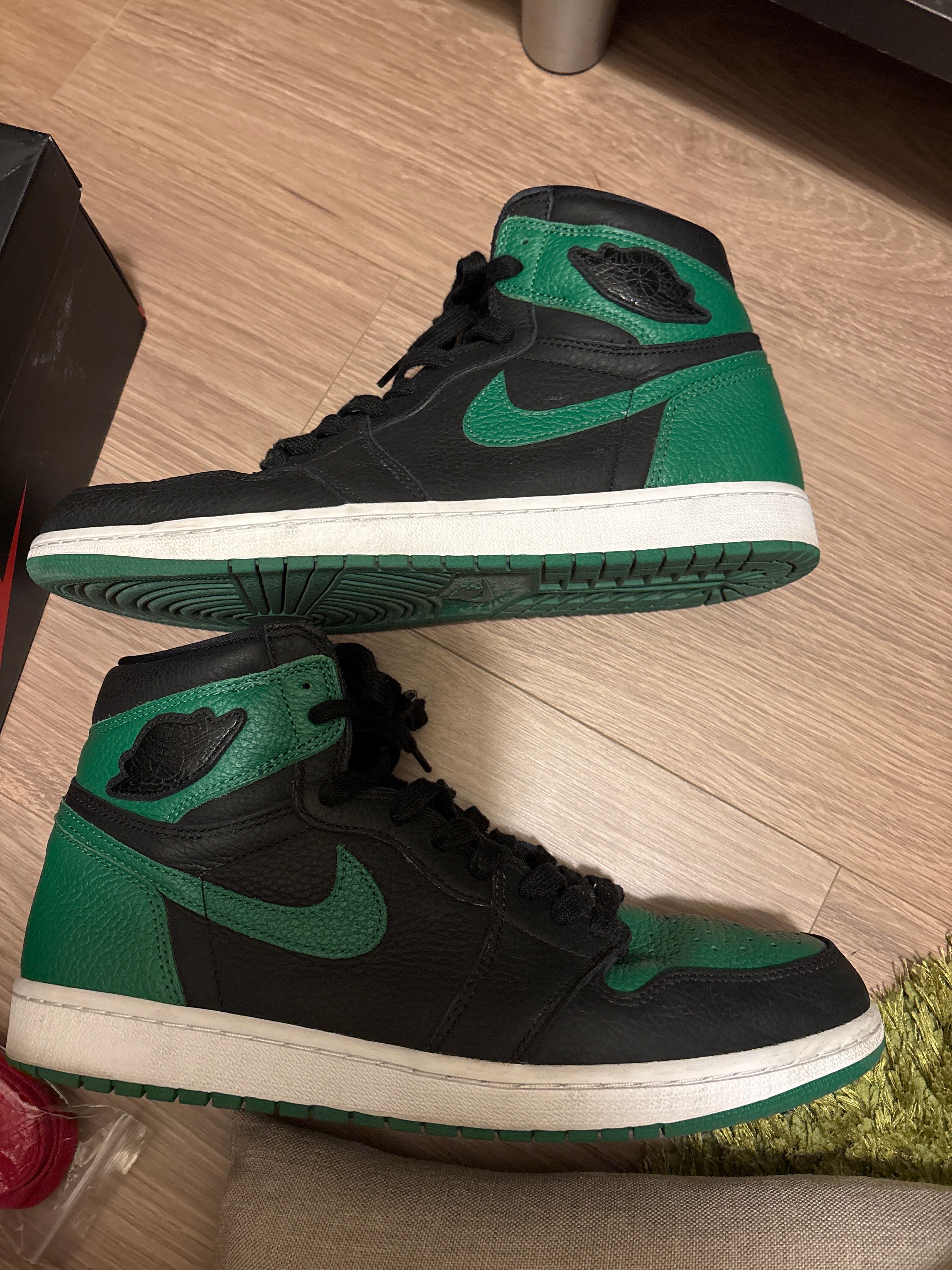 Nike Air Jordan 1 Retro High OG "Black/Pine Green" (2020)