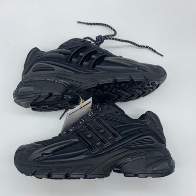 Pharrell Williams × adidas Jellyfish "Carbon/Core Black"