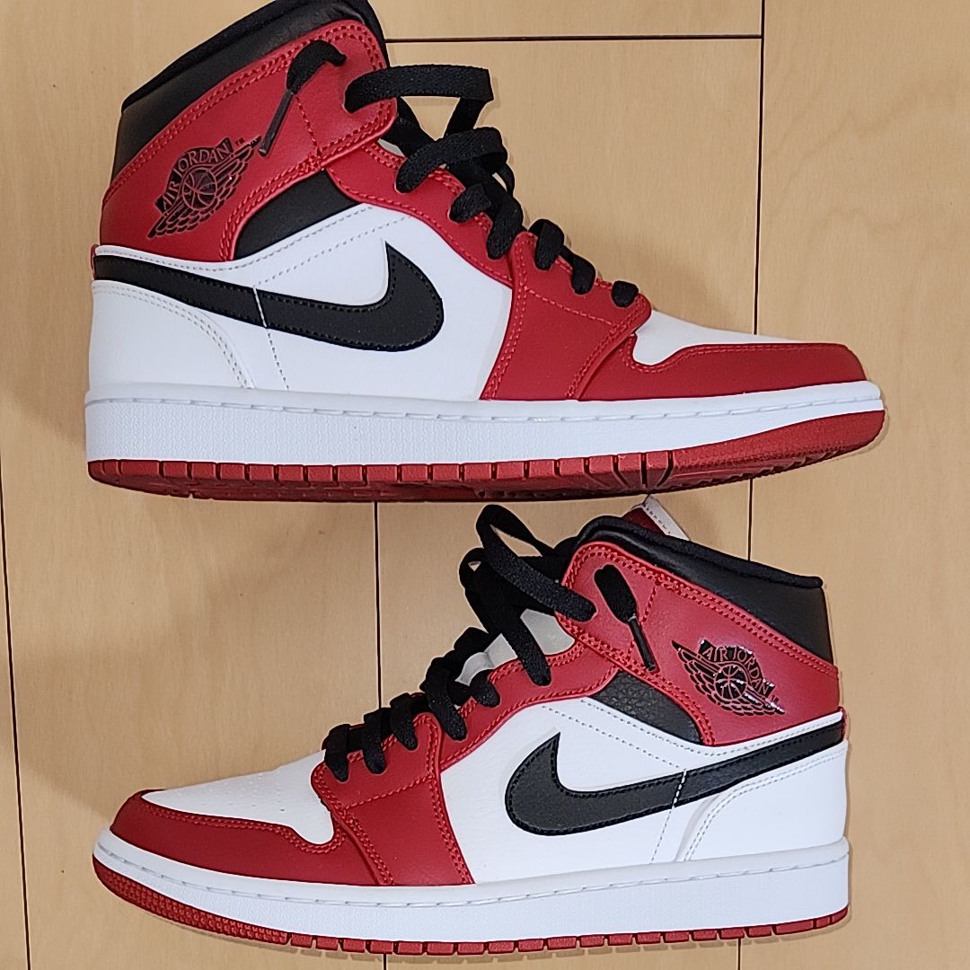 Nike Air Jordan 1 Mid "Chicago"