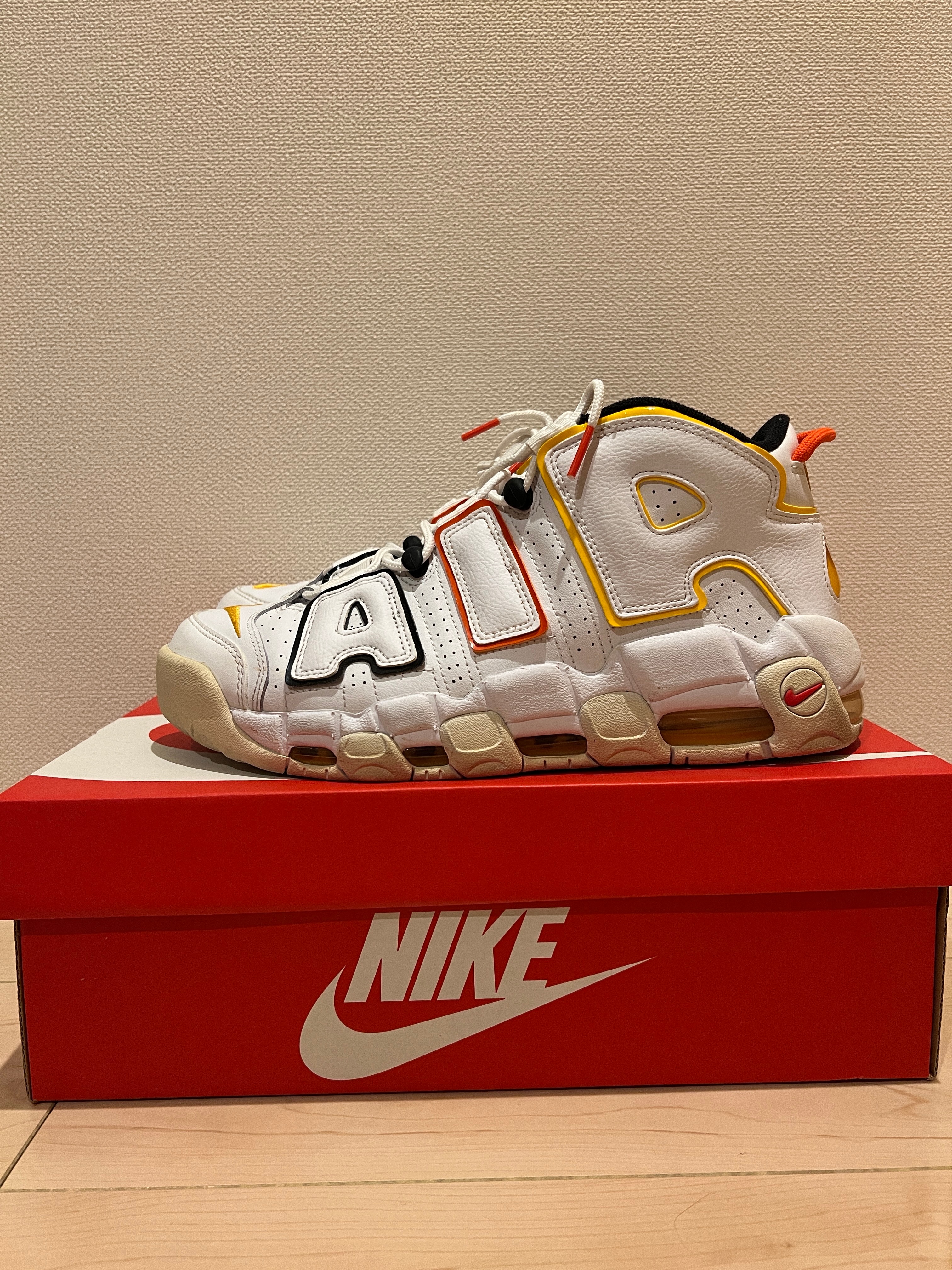 ナイキ エア モア アップテンポ "レイガンズ"