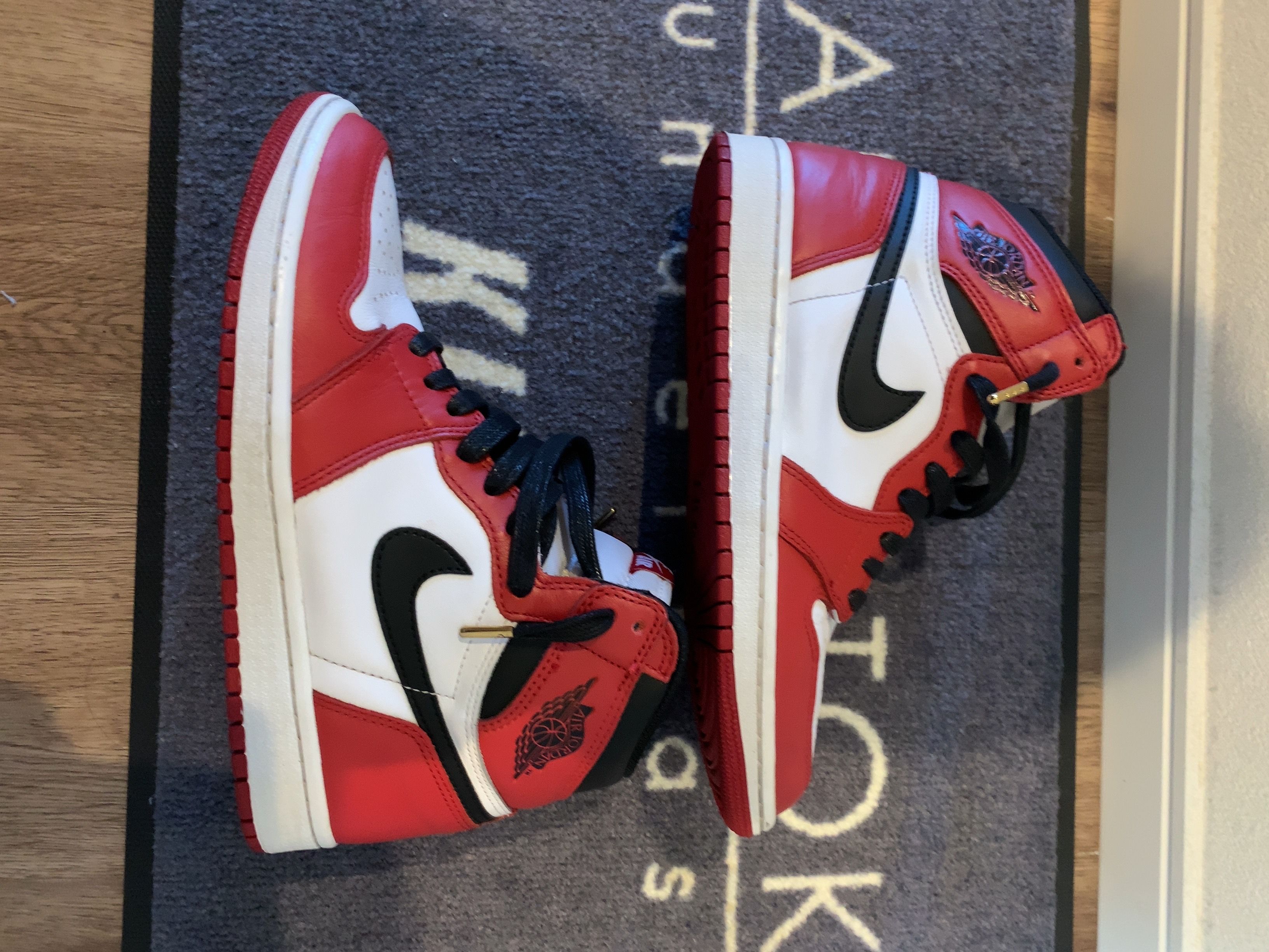 Nike Air Jordan 1 Retro High "Chicago" (2015)