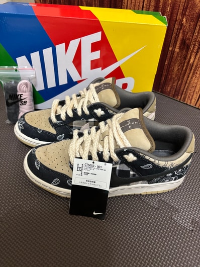 Travis Scott × Nike SB Dunk Low "Black/Parachute Beige"