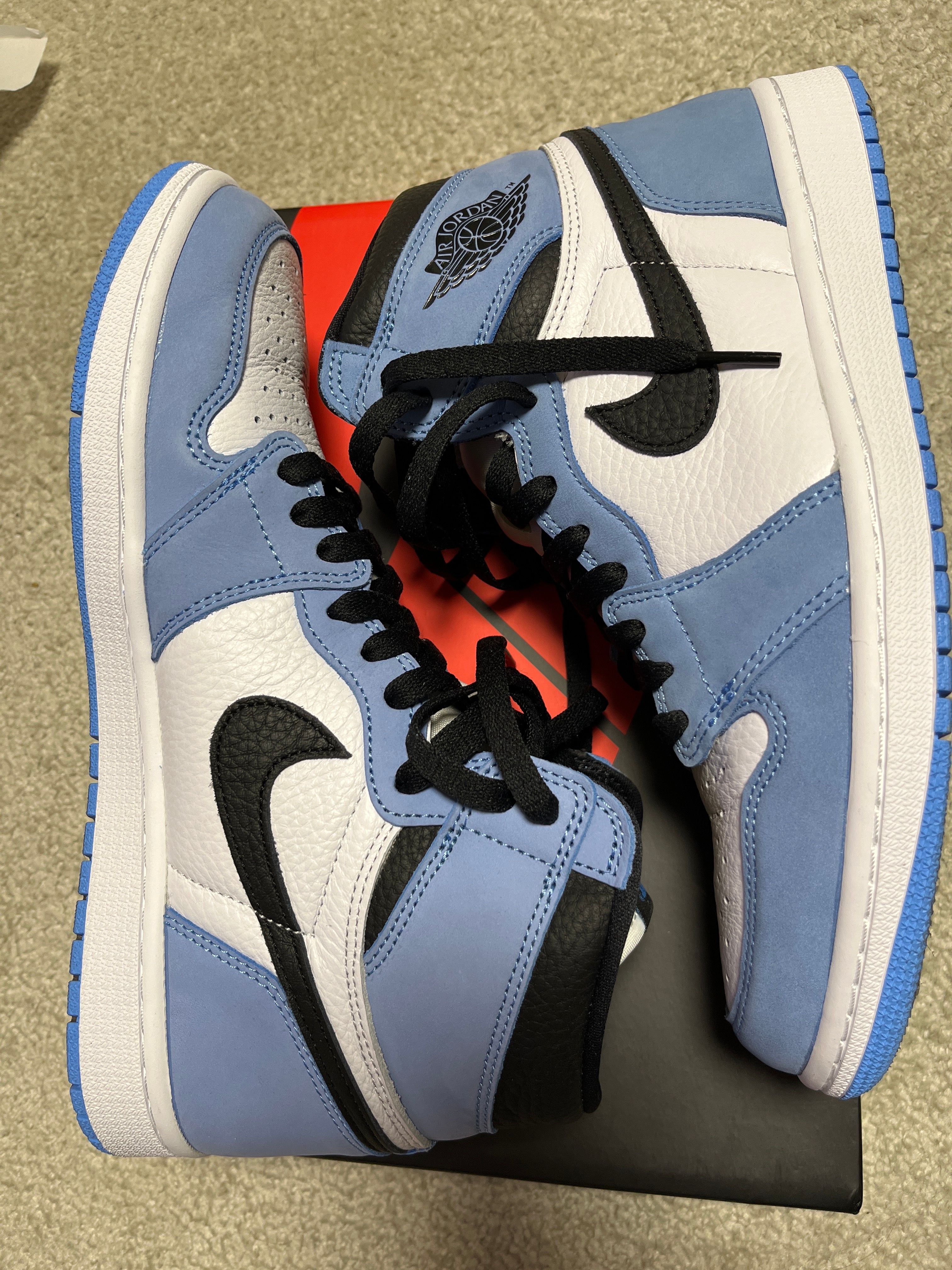 Nike Air Jordan 1 High OG "University Blue"