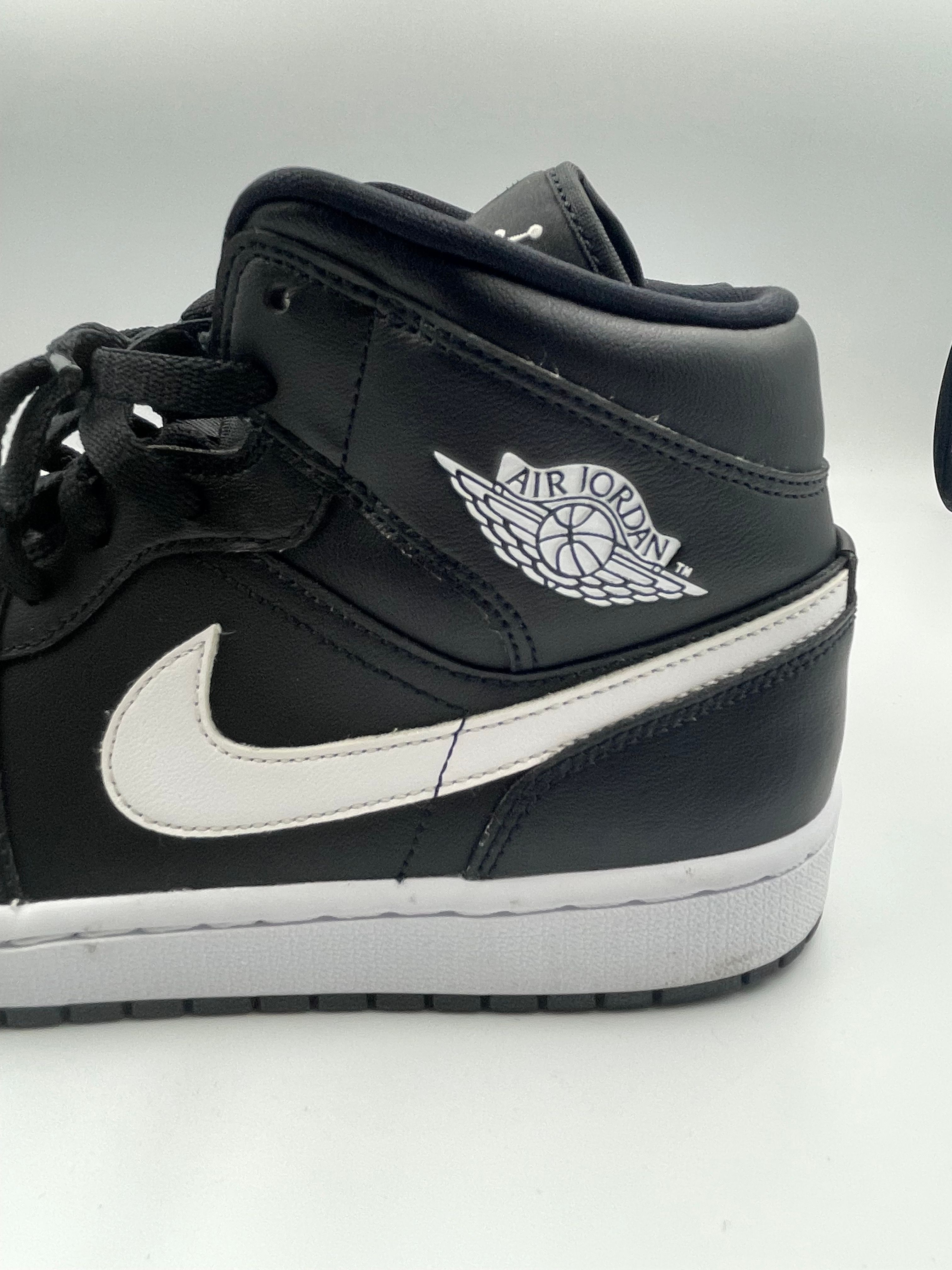 NIKE Women's AIR JORDAN 1 MID "BLACK/WHITE"