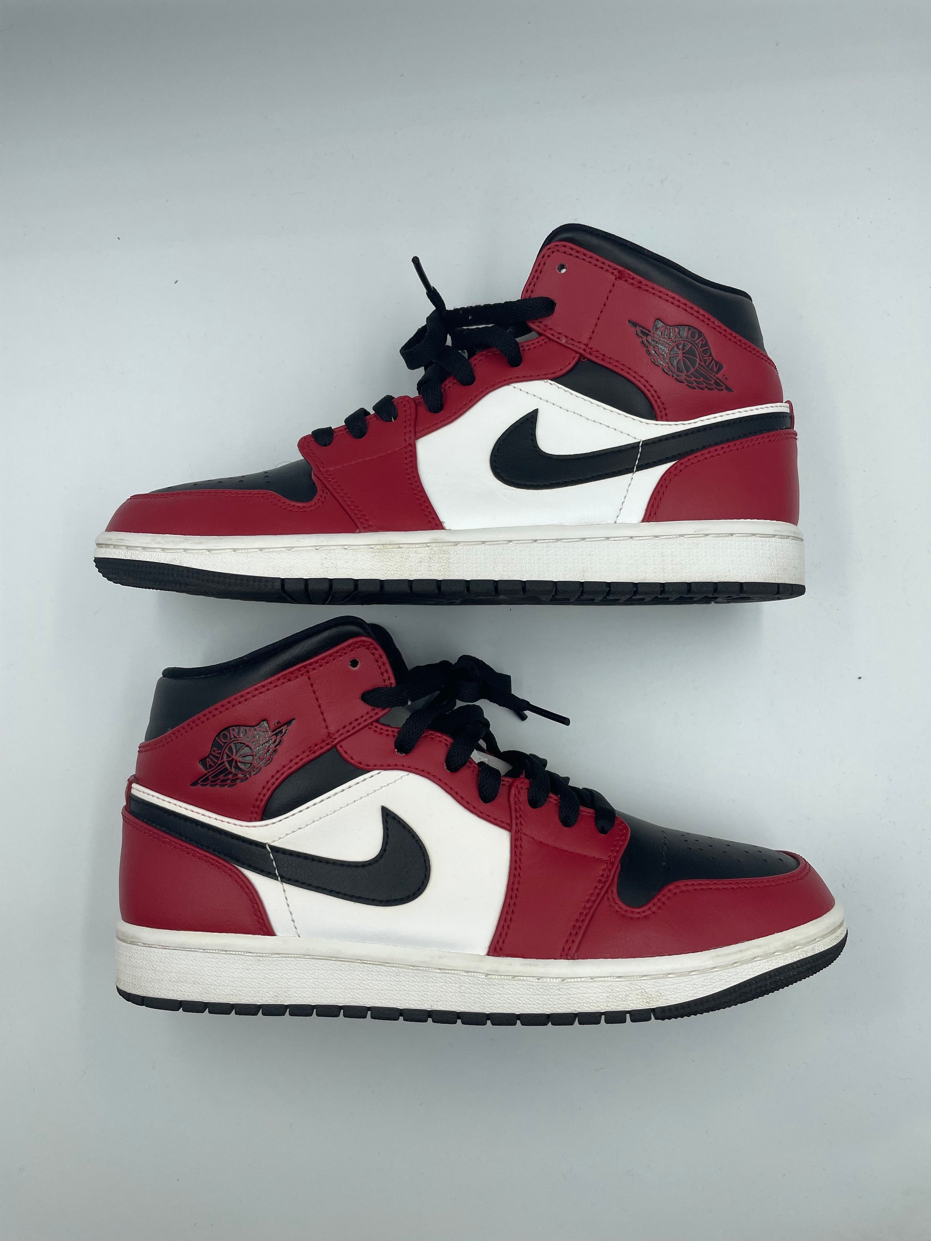 Nike Air Jordan 1 Mid "Chicago Black Toe"