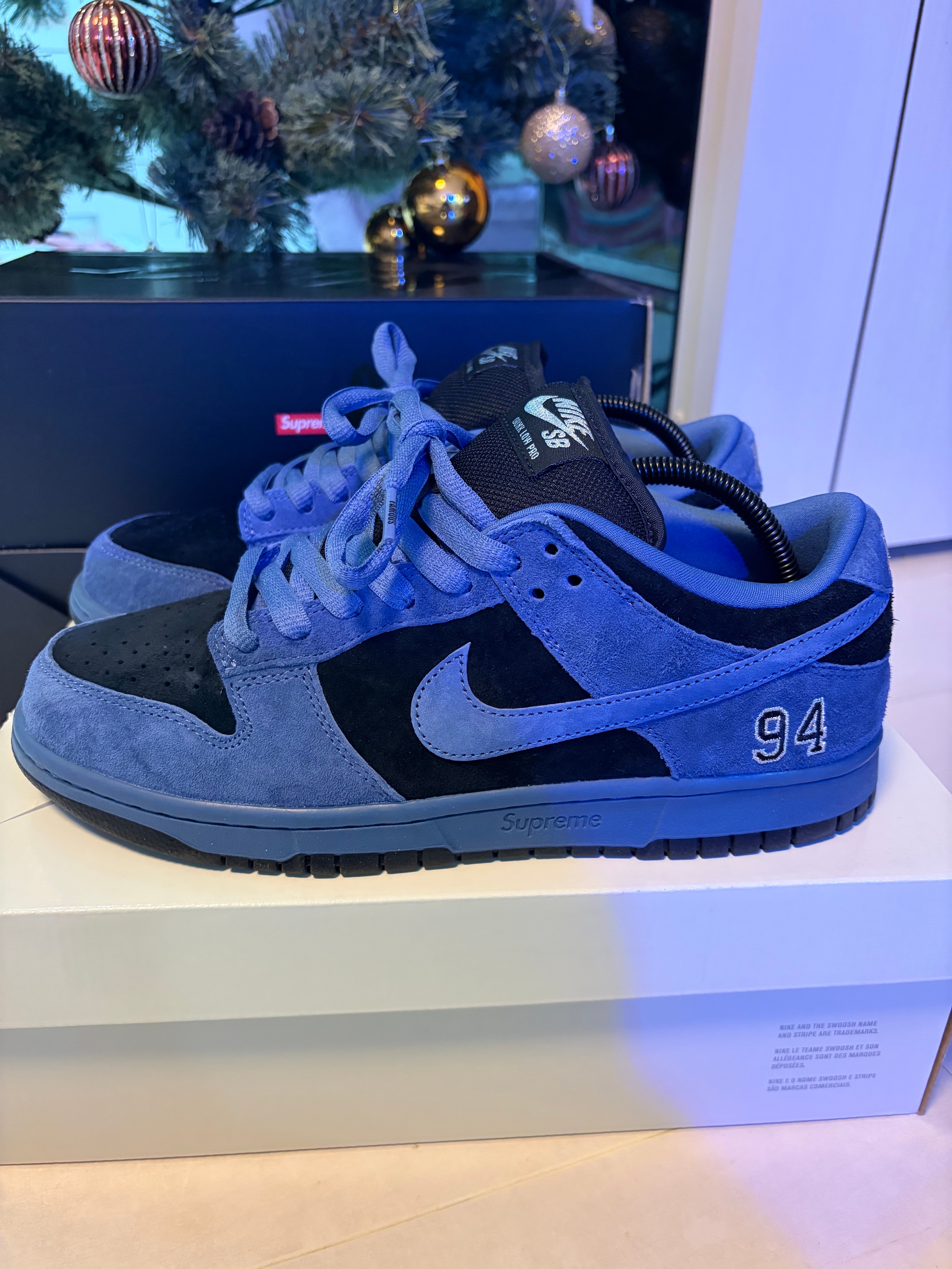 Supreme × Nike SB Dunk Low "Ocean Fog" (North America Exclusive) (25FW Week2)