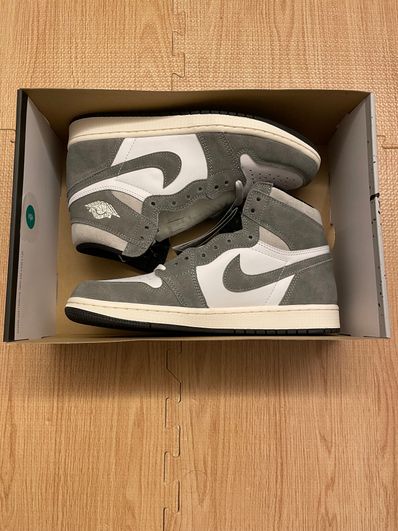 Nike Air Jordan 1 Retro High OG "Black and Smoke Grey"