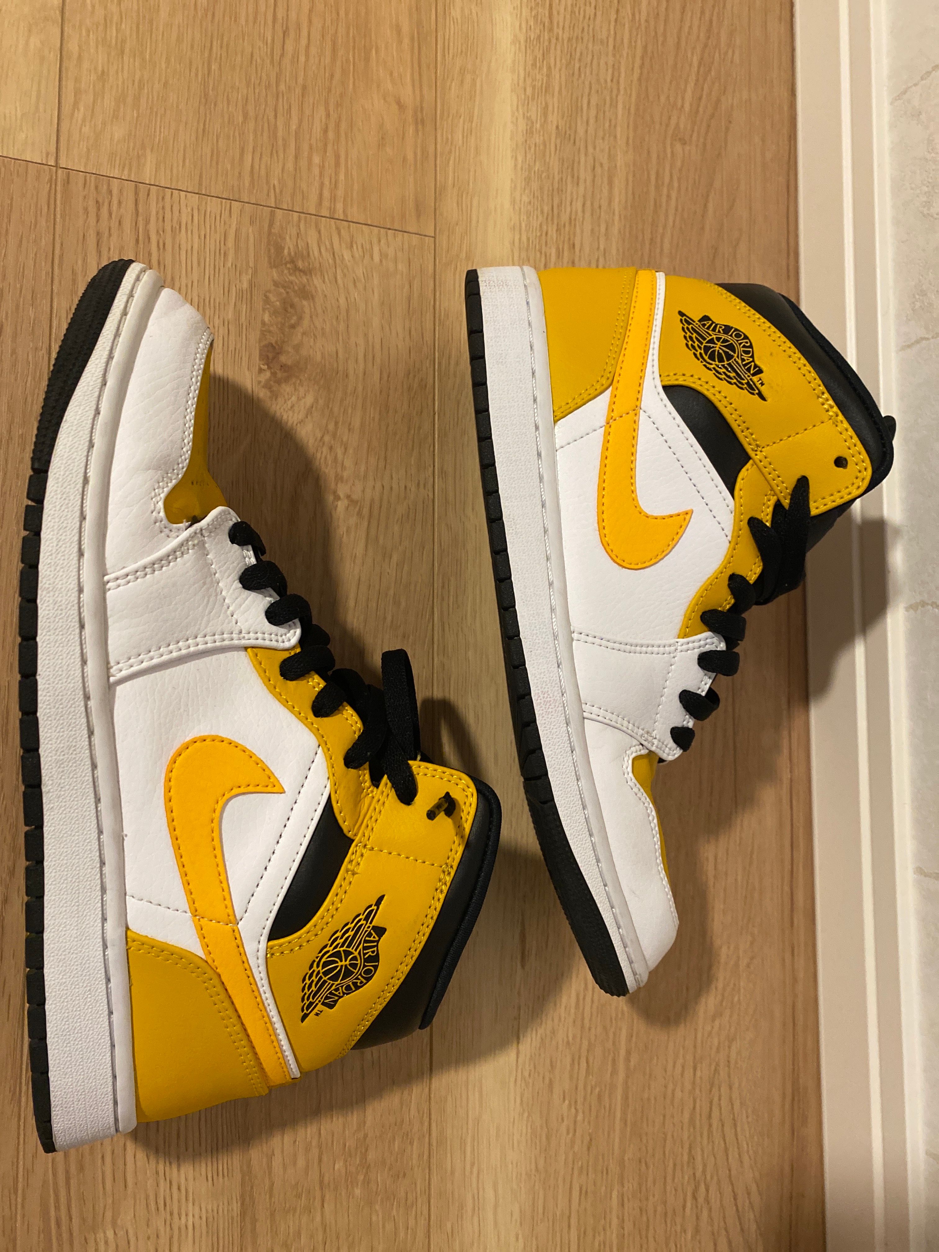 Nike Air Jordan 1 Mid "University Gold"  