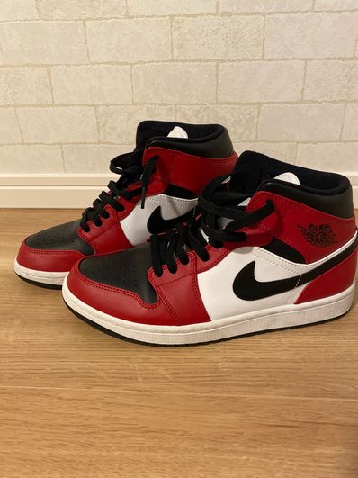 Nike Air Jordan 1 Mid "Chicago Black Toe"