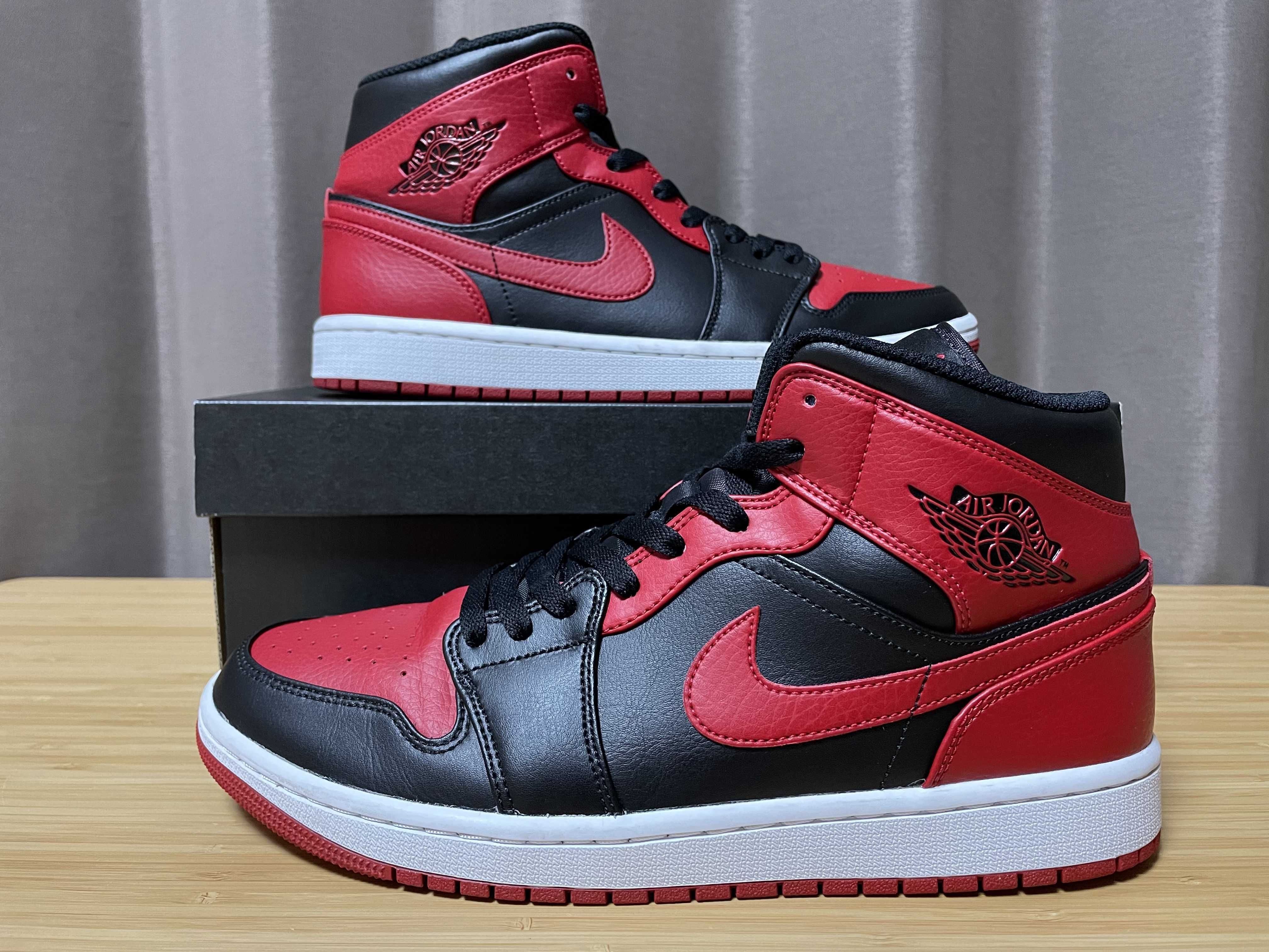 Nike Air Jordan 1 Mid "Bred"