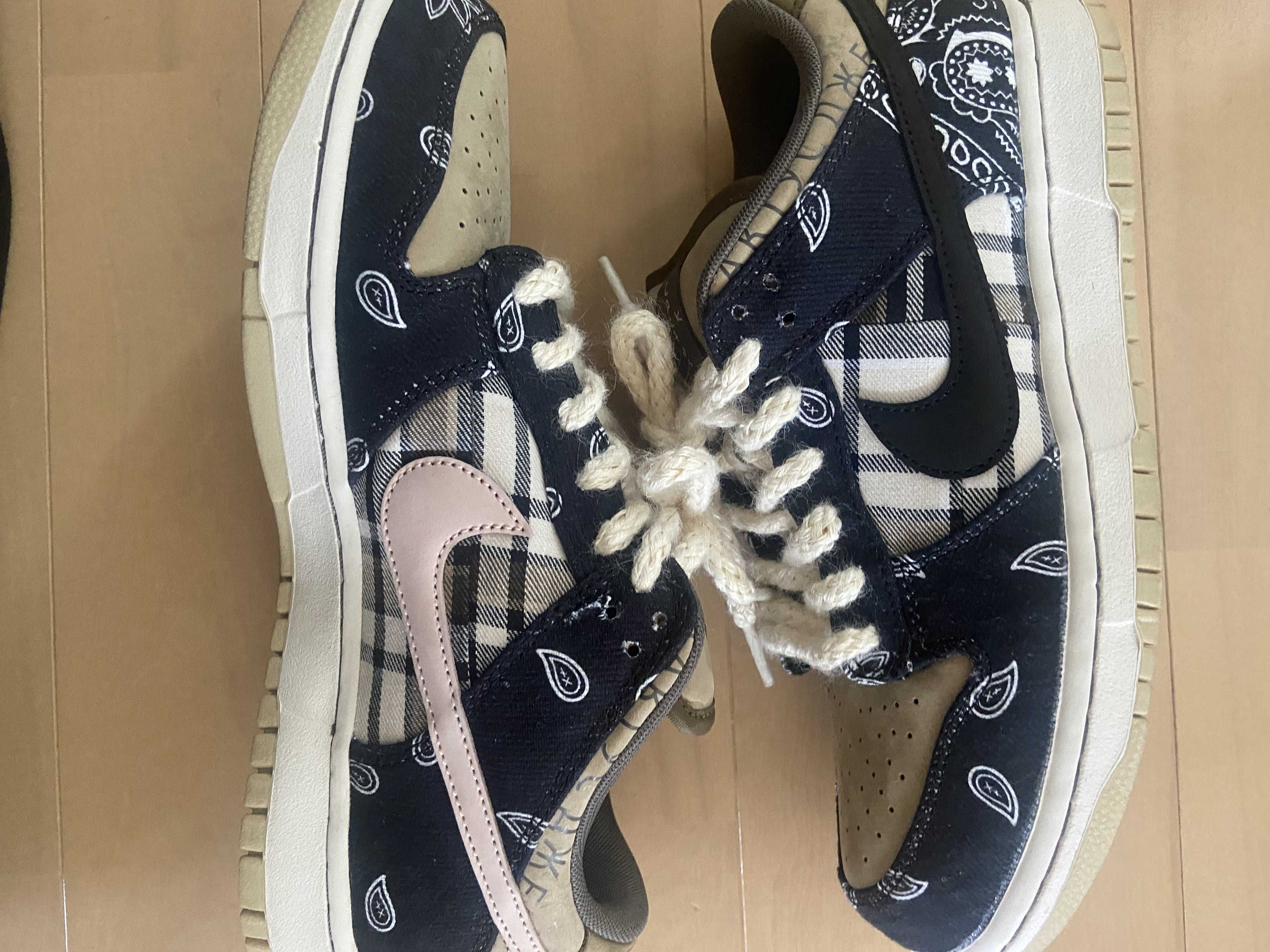 Travis Scott × Nike SB Dunk Low "Black/Parachute Beige"