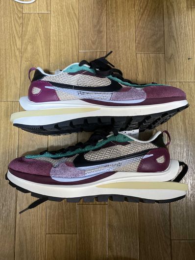 sacai × Nike Vapor Waffle "String/Red/Green"