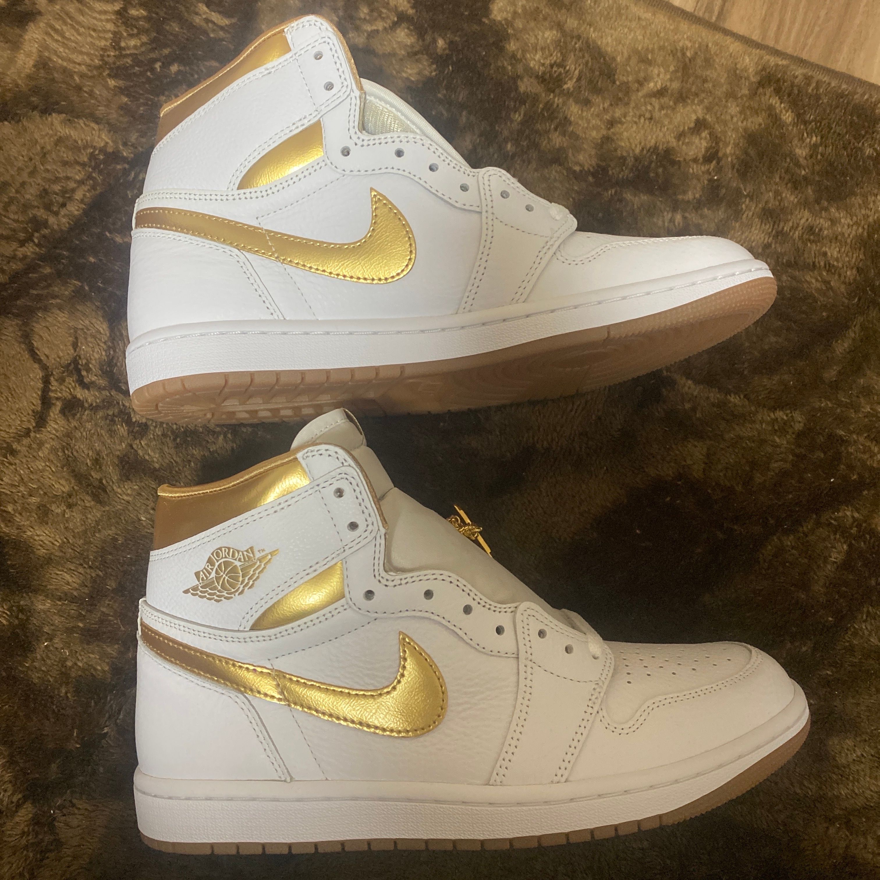 Nike Women's Air Jordan 1 Retro High OG "White and Gold"
