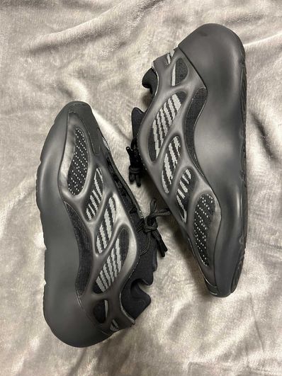 adidas YEEZY 700V3 "Alvah"