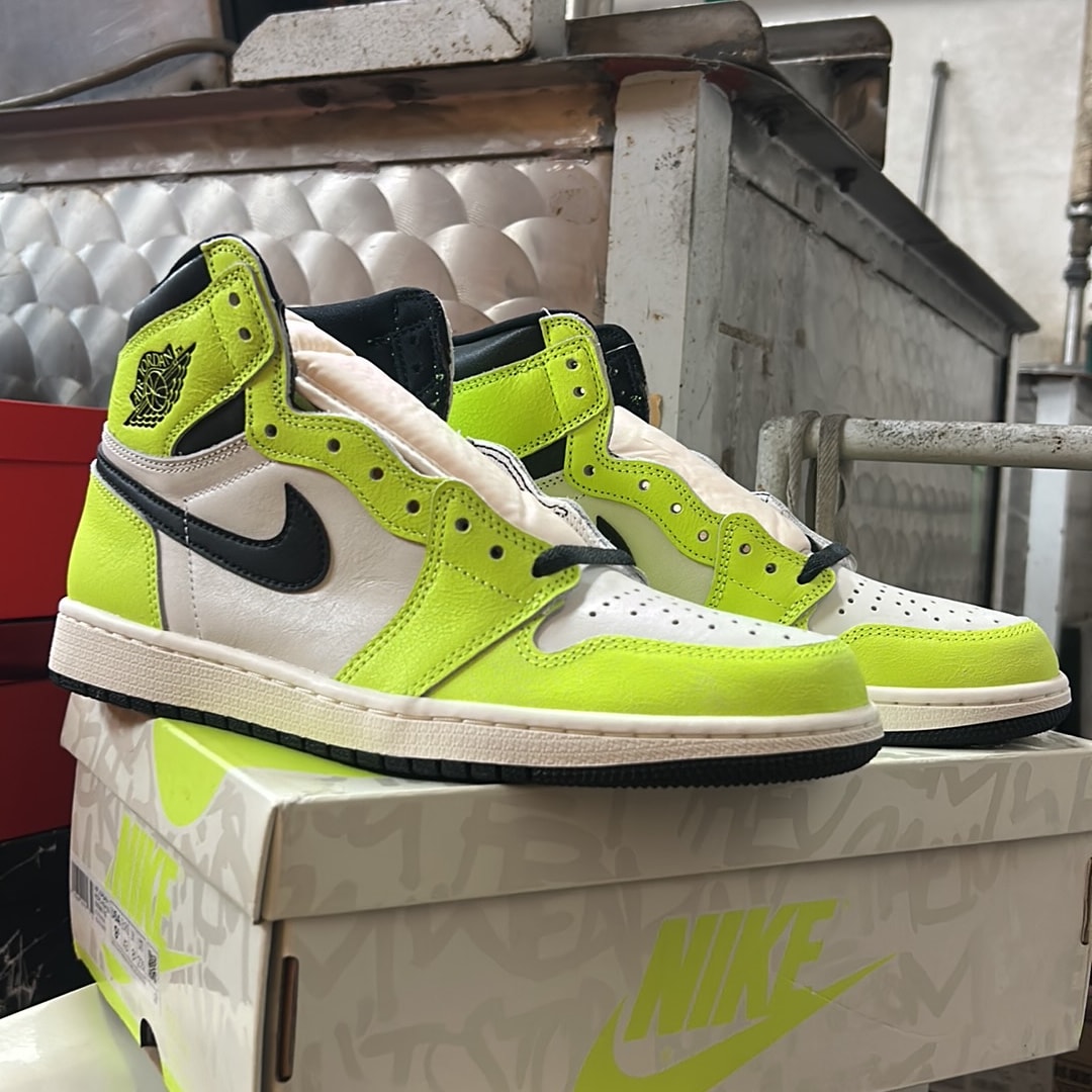 Nike Air Jordan 1 High OG "Volt/Visionaire"