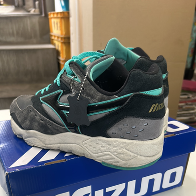 Footpatrol × Mizuno Contender "Dark Grey/Black/Green"