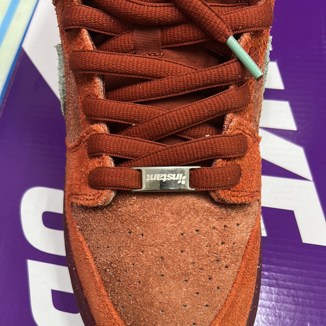 Nike SB Dunk Low Pro PRM "Mystic Red and Rosewood"