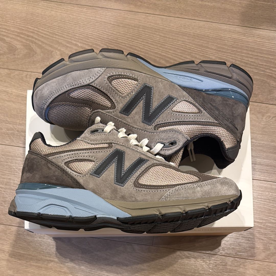 AURALEE × New Balance 990V4 "Taupe"