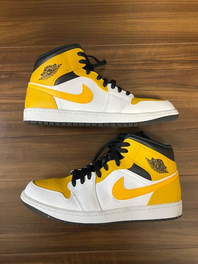 Nike Air Jordan 1 Mid "University Gold"