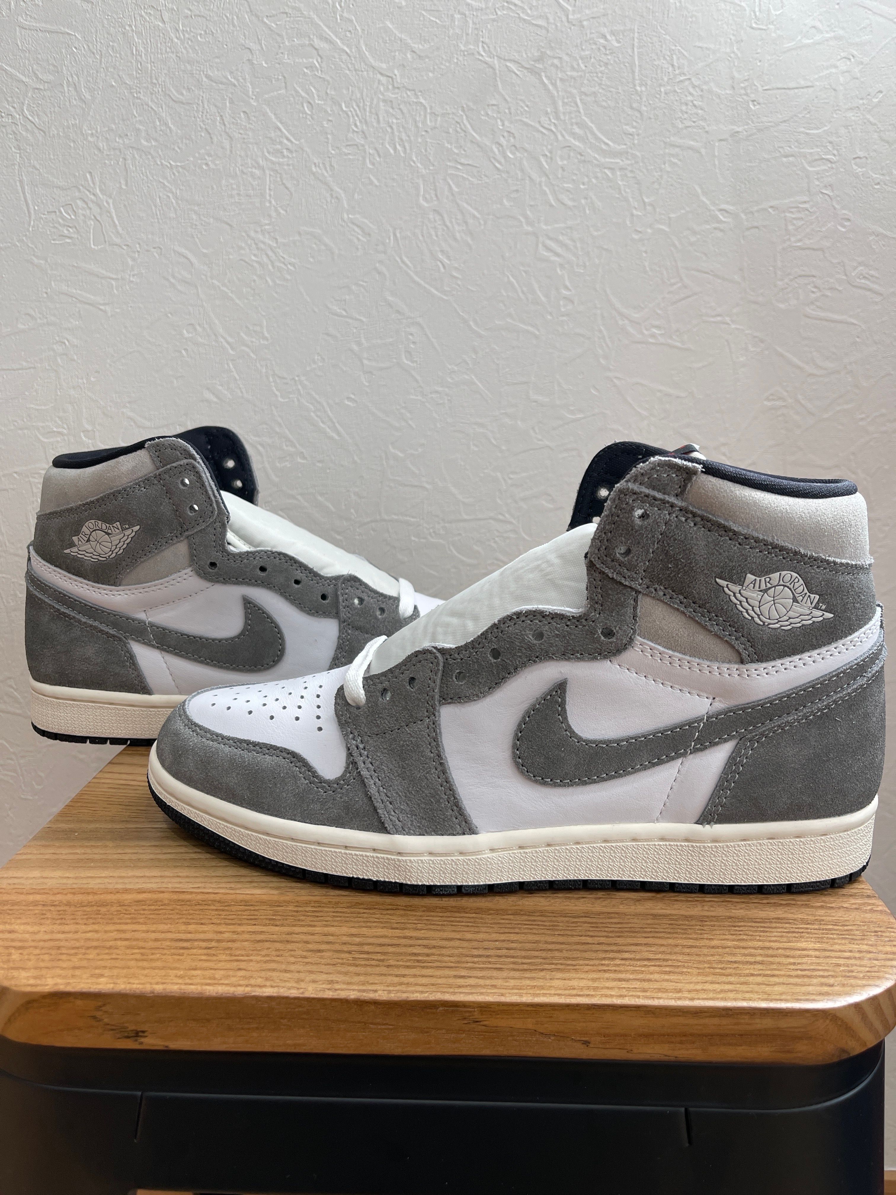Nike Air Jordan 1 Retro High OG "Black and Smoke Grey"