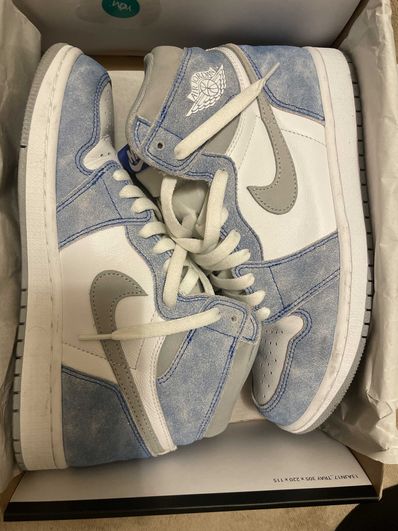 Nike Air Jordan 1 High OG "Hyper Royal"