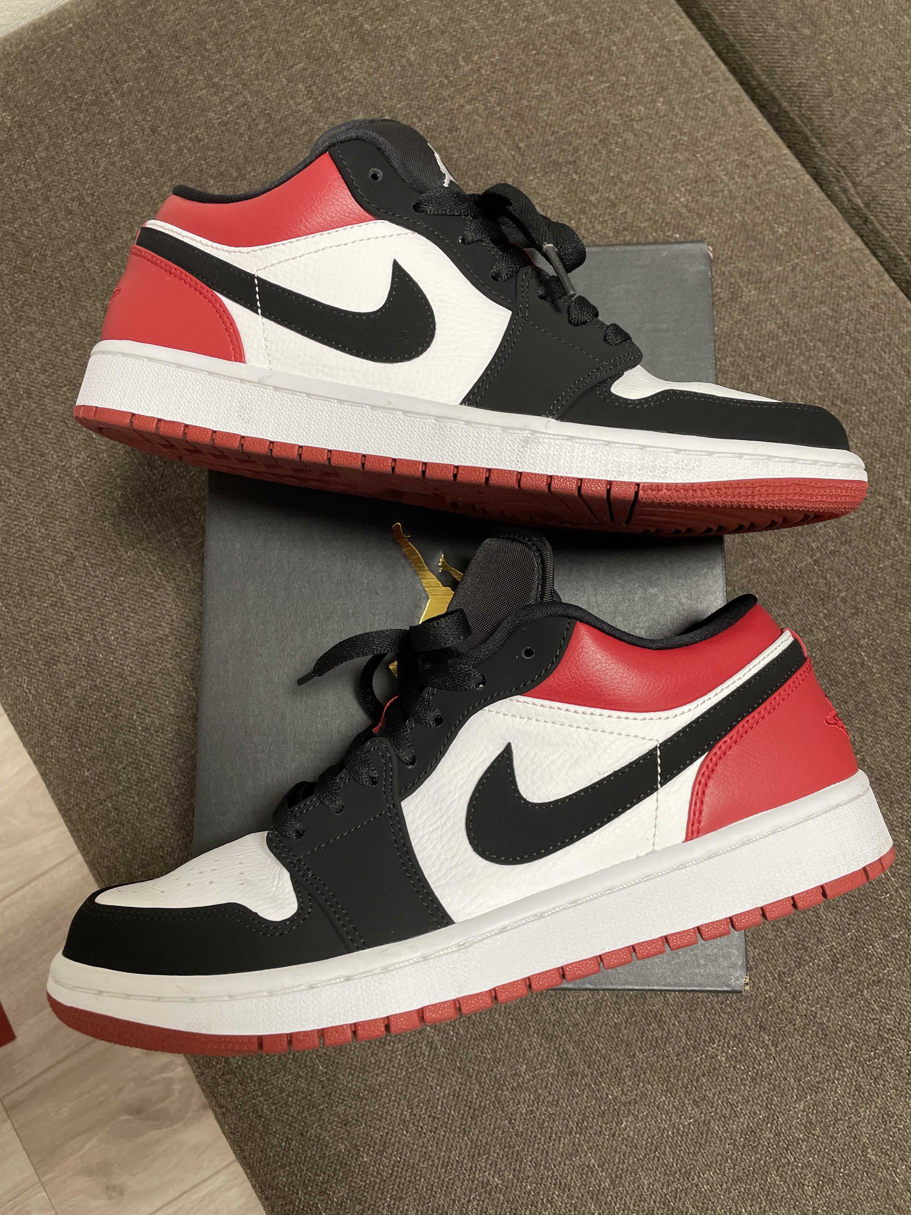 Nike Air Jordan 1 Low "Black Toe"