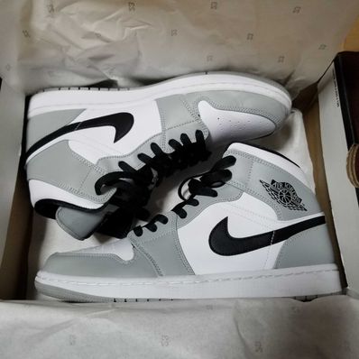 Nike Air Jordan 1 Mid "Light Smoke Grey/White/Black"