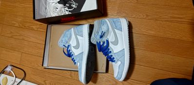 Nike Air Jordan 1 High OG "Hyper Royal"