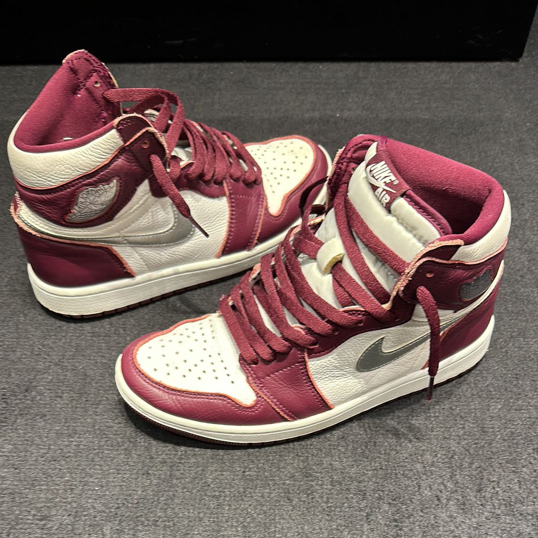 Nike Air Jordan 1 High OG "Bordeaux"