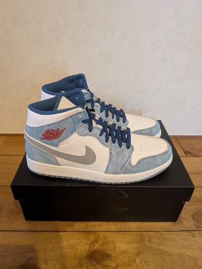 Nike Air Jordan 1 Mid SE "White/Hyper Royal/Red"
