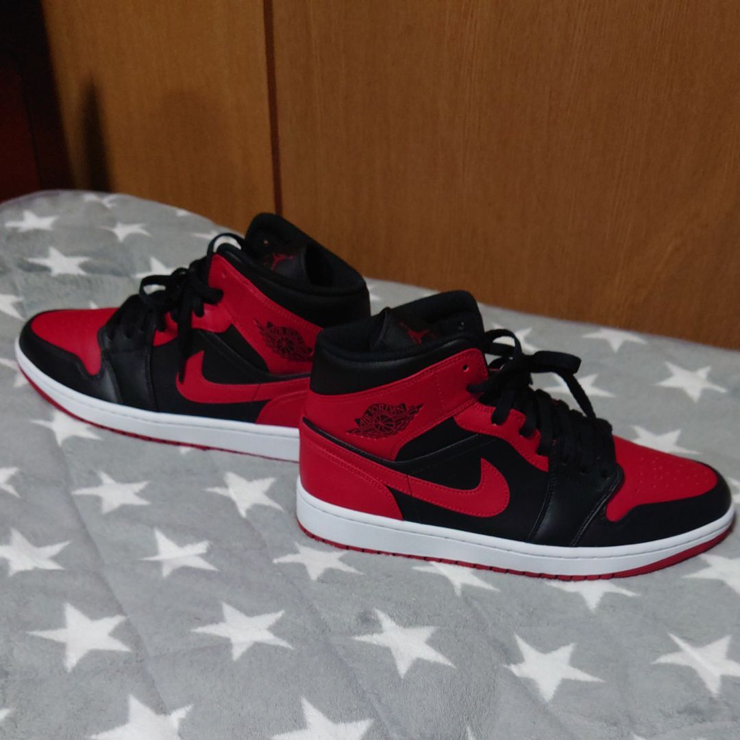 Nike Air Jordan 1 Mid "Bred"