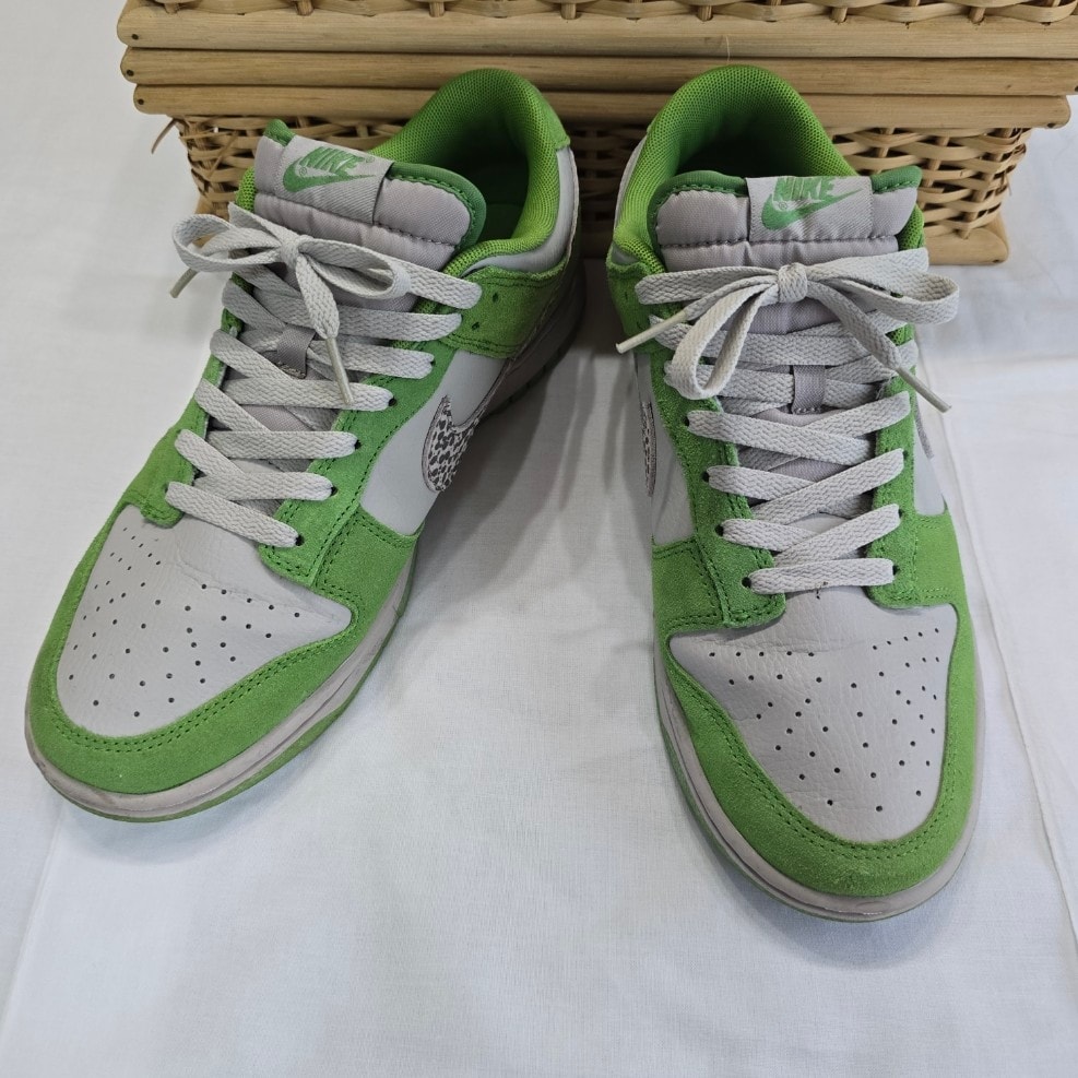 Nike Dunk Low Safari Swoosh "Chlorophyll"
