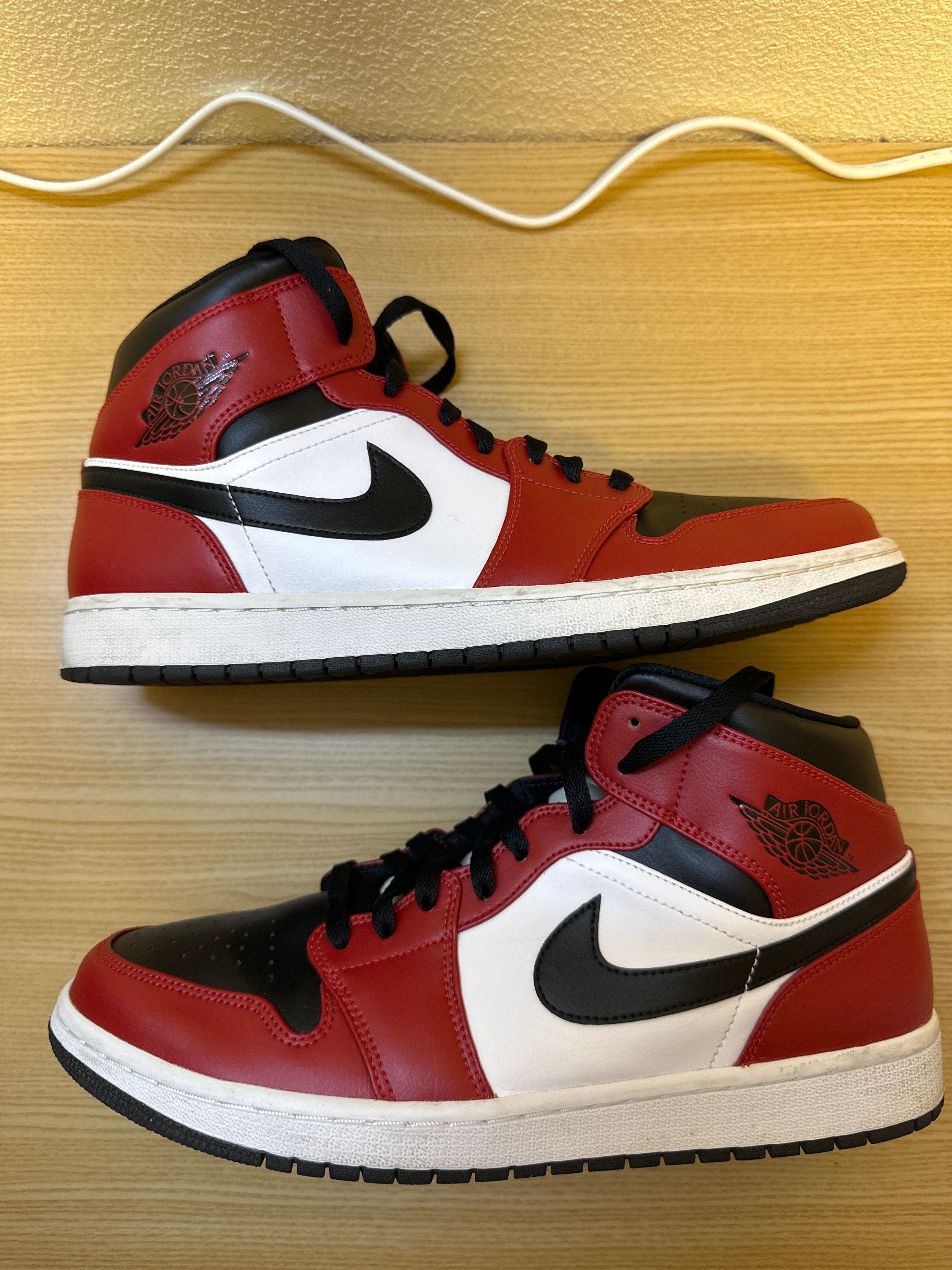 Nike Air Jordan 1 Mid "Chicago Black Toe"