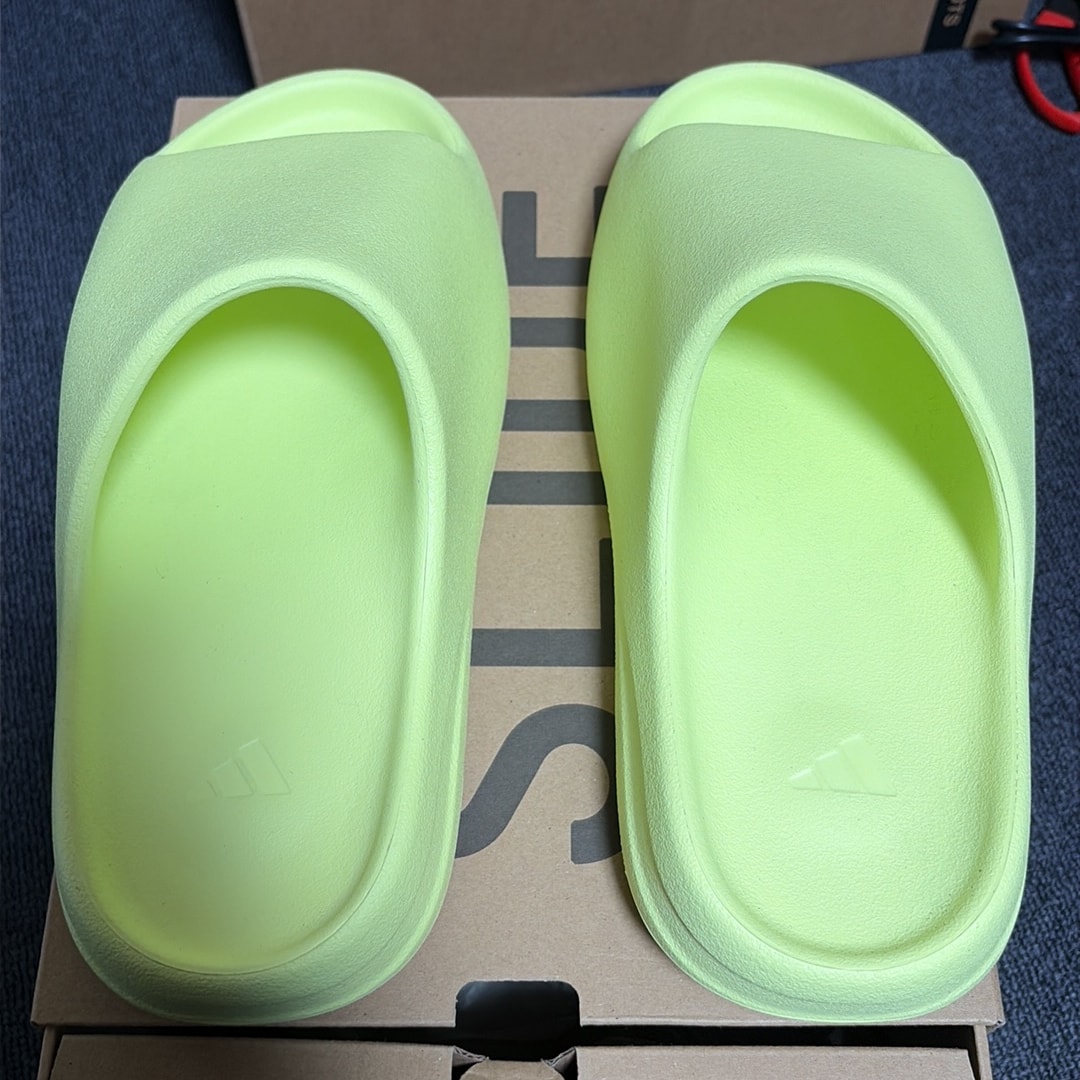 adidas YEEZY Slide "Glow Green"