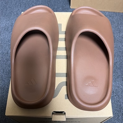 adidas YEEZY Slide "Flax"