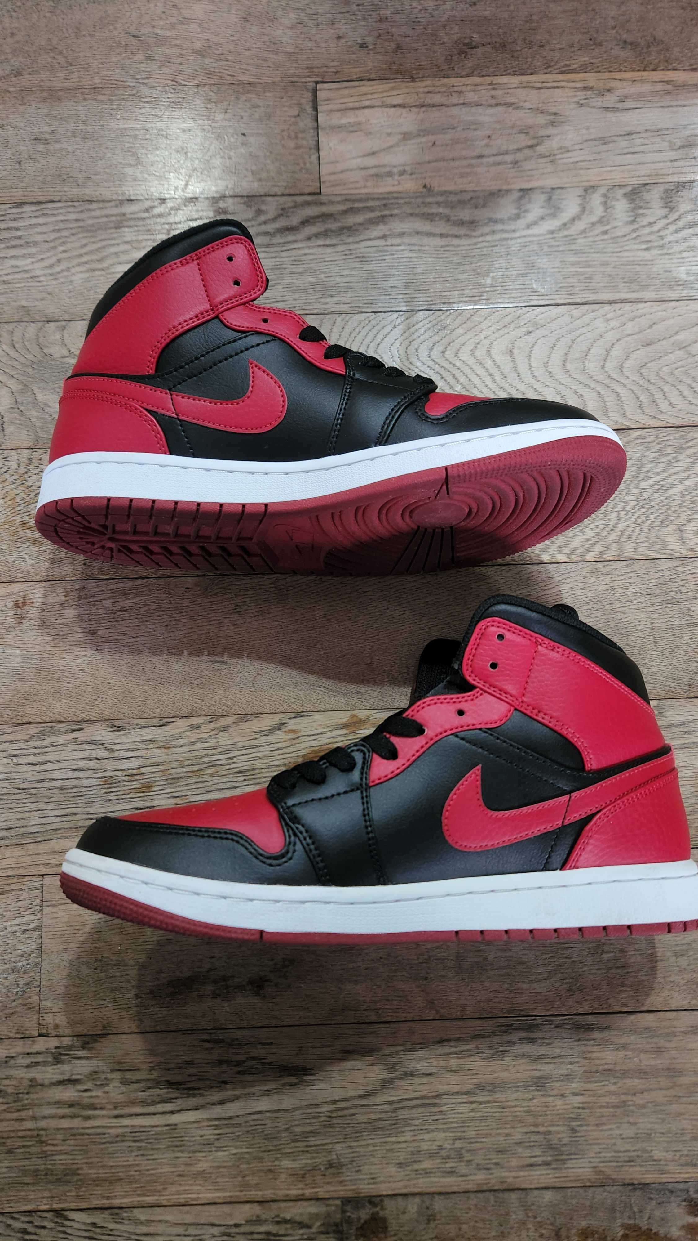 Nike Air Jordan 1 Mid "Bred"
